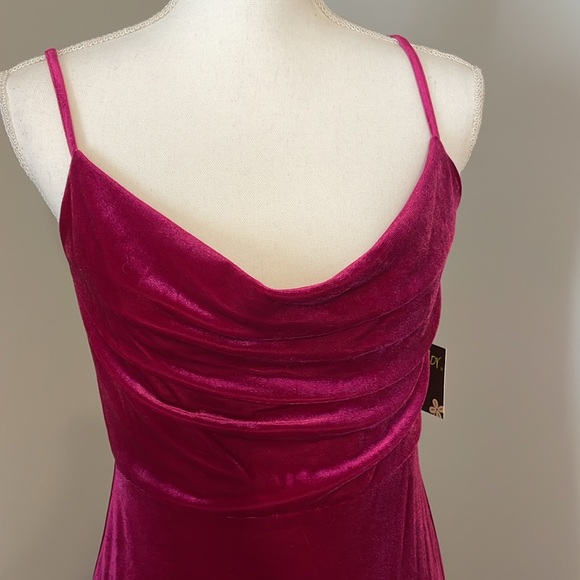 Magenta velvet maxi gown - Picture 5 of 8